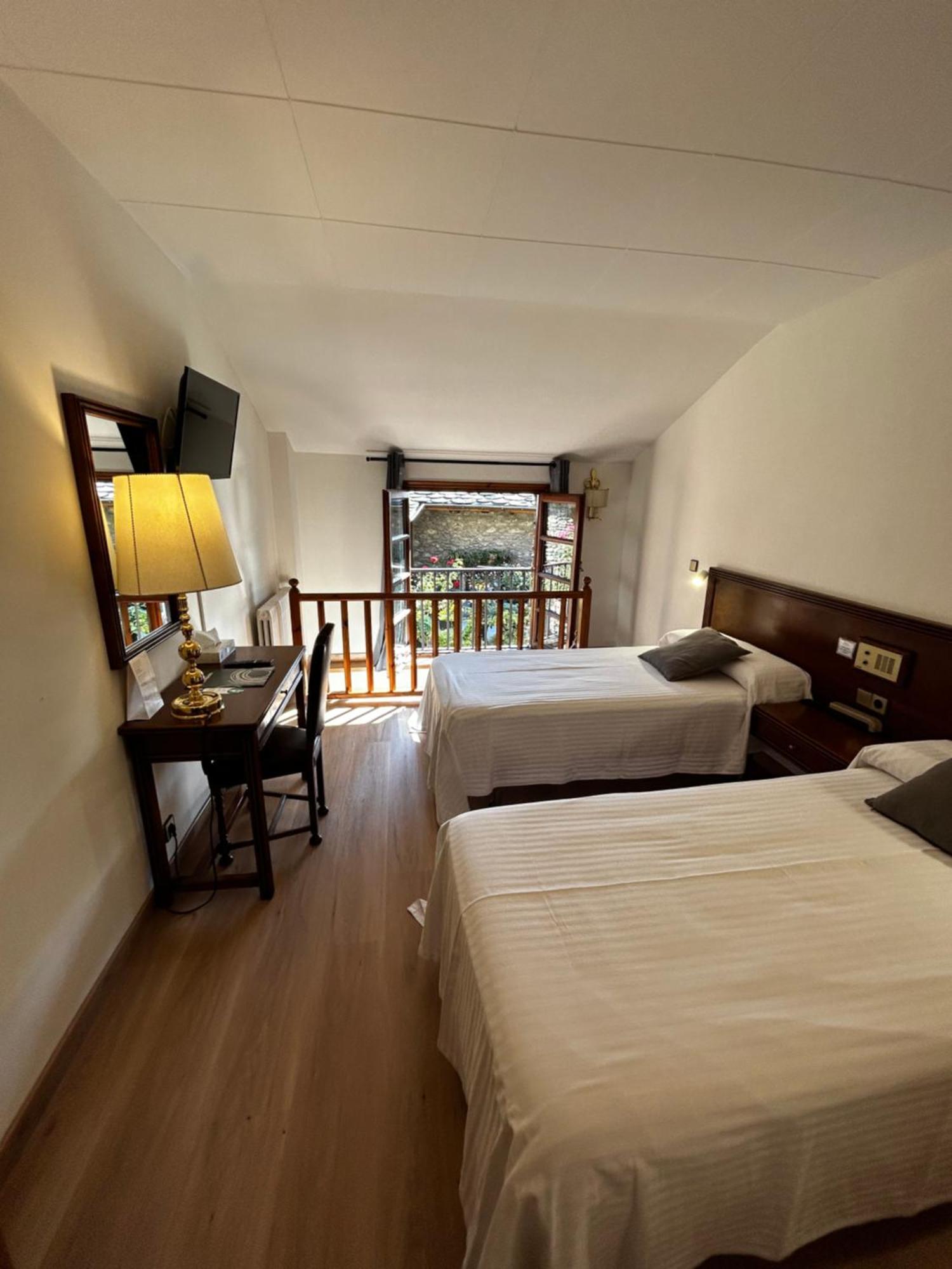 Hotel Santa Barbara De La Vall D'Ордино Экстерьер фото