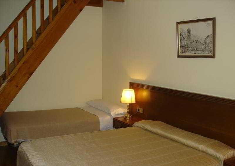 Hotel Santa Barbara De La Vall D'Ордино Номер фото