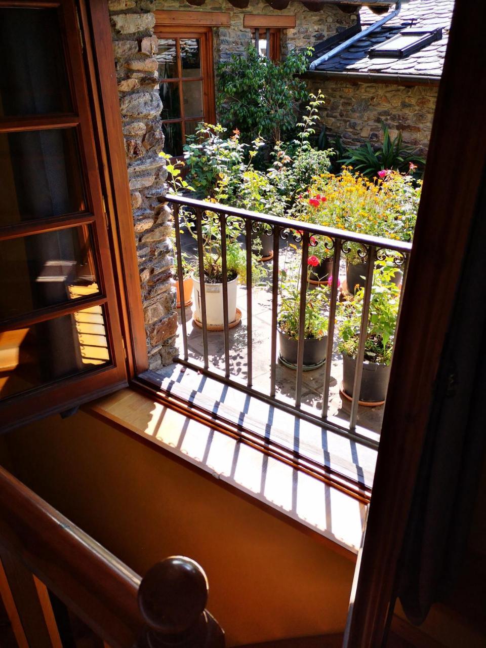 Hotel Santa Barbara De La Vall D'Ордино Экстерьер фото