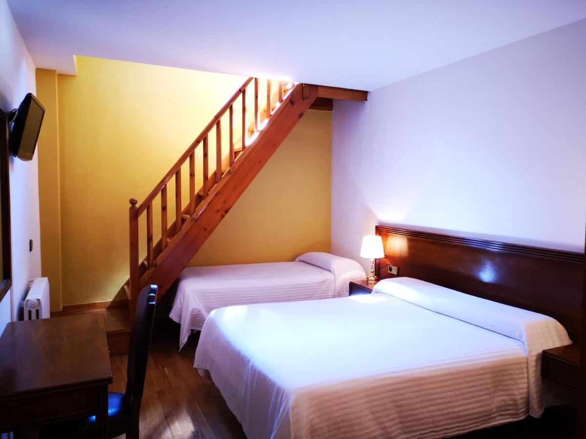 Hotel Santa Barbara De La Vall D'Ордино Экстерьер фото